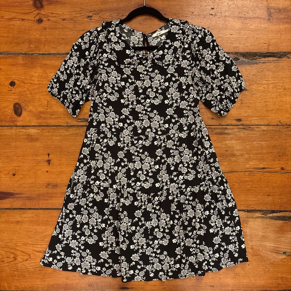 NWOT Francesca’s Black White Mini Puff Sleeve Floral Dress, size XS